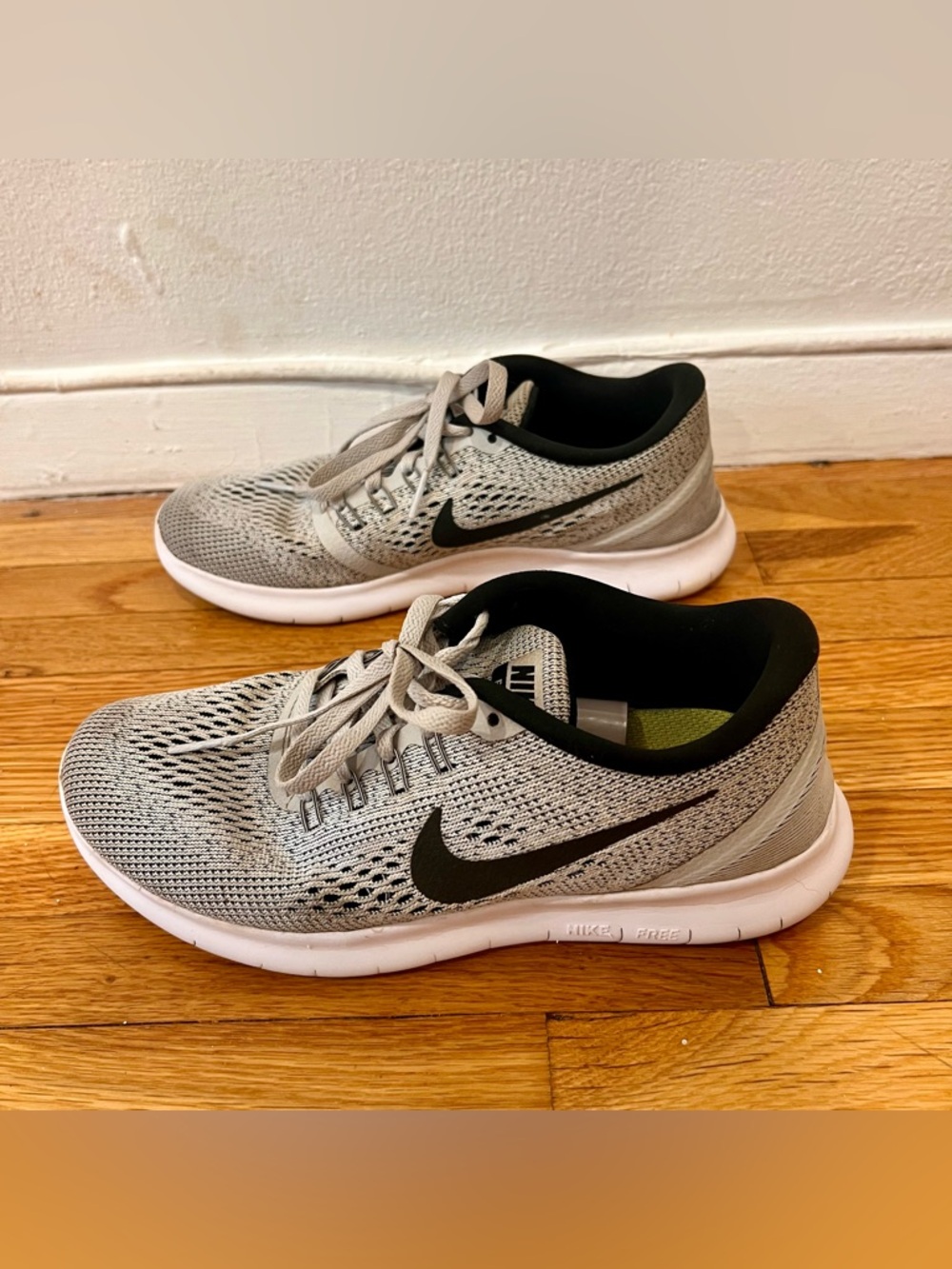 Women’s Nike Free Running Shoes Sneakers size 6